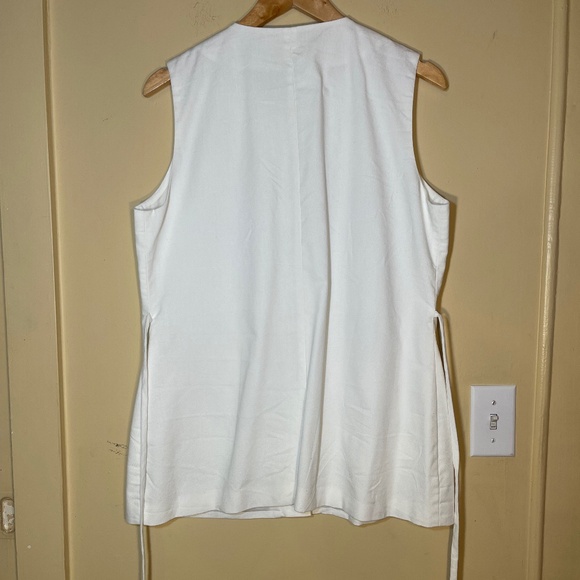 White Elegant Classic Button-Down Top - Picture 4 of 9
